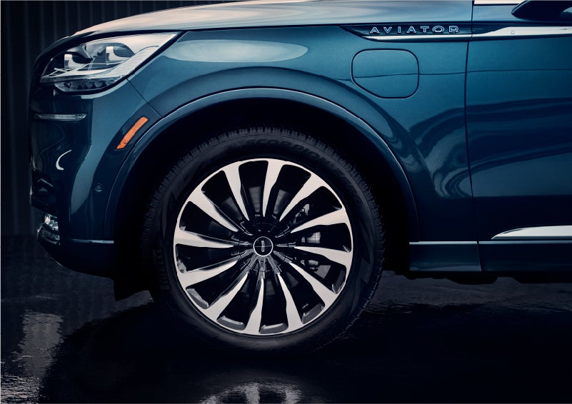 The 2023 Lincoln Aviator® Black Label Grand Touring model with unique 12-spoke wheel | Parks Lincoln of Gainesville in Gainesville FL
