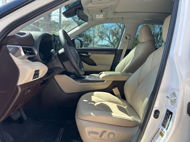 2022 Toyota Highlander Hybrid Platinum