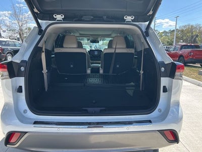 2022 Toyota Highlander Hybrid Platinum
