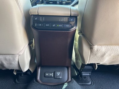 2022 Toyota Highlander Hybrid Platinum