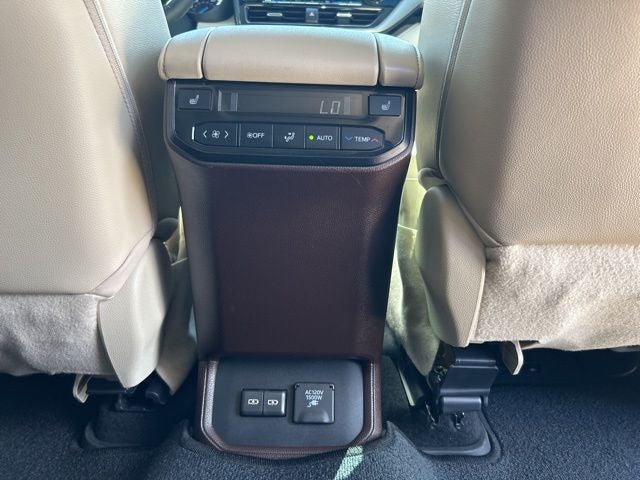 2022 Toyota Highlander Hybrid Platinum