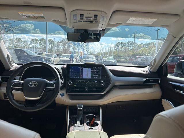 2022 Toyota Highlander Hybrid Platinum