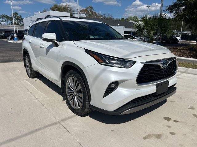 2022 Toyota Highlander Hybrid Platinum