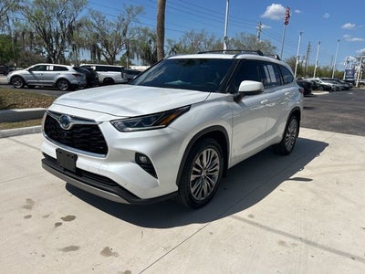 2022 Toyota Highlander Hybrid Platinum