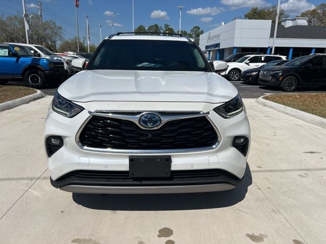 2022 Toyota Highlander Hybrid Platinum