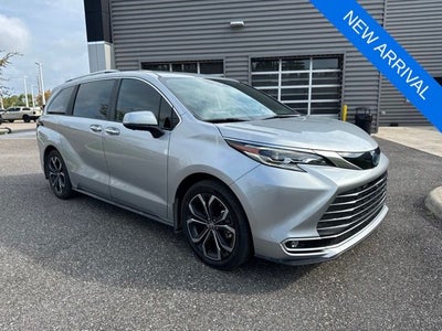 2025 Toyota Sienna Platinum 7 Passenger