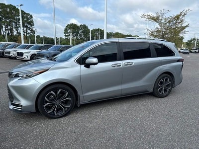 2025 Toyota Sienna Platinum 7 Passenger