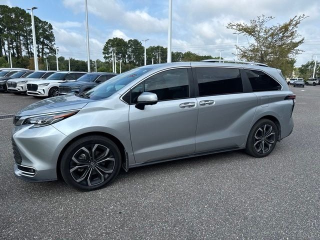 2025 Toyota Sienna Platinum 7 Passenger