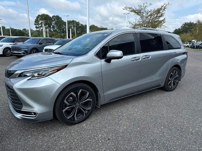 2025 Toyota Sienna Platinum 7 Passenger