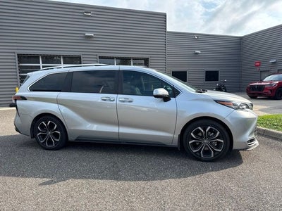 2025 Toyota Sienna Platinum 7 Passenger
