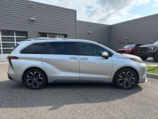 2025 Toyota Sienna Platinum 7 Passenger
