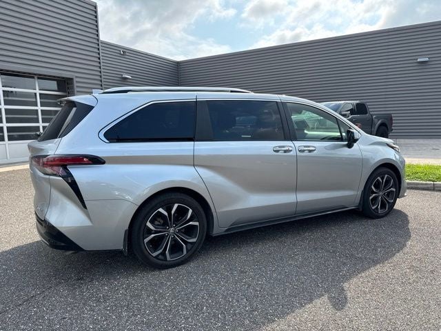 2025 Toyota Sienna Platinum 7 Passenger