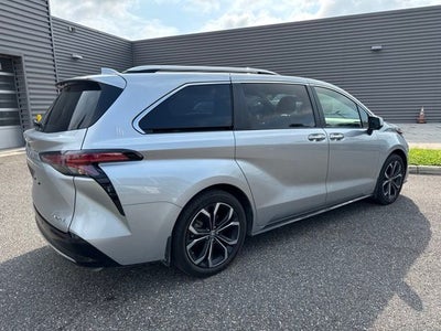 2025 Toyota Sienna Platinum 7 Passenger