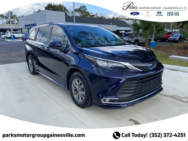 2024 Toyota Sienna XLE 8 Passenger