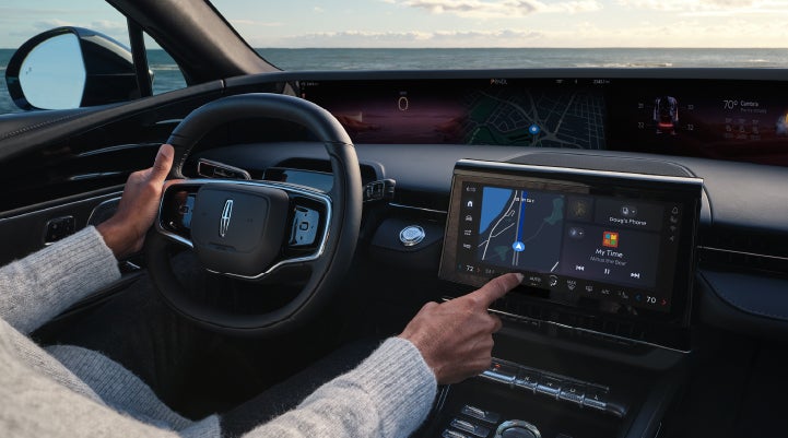 The driver of a 2024 Lincoln Nautilus® SUV interacts with the new Lincoln Digital Experience. | Parks Lincoln of Gainesville in Gainesville FL