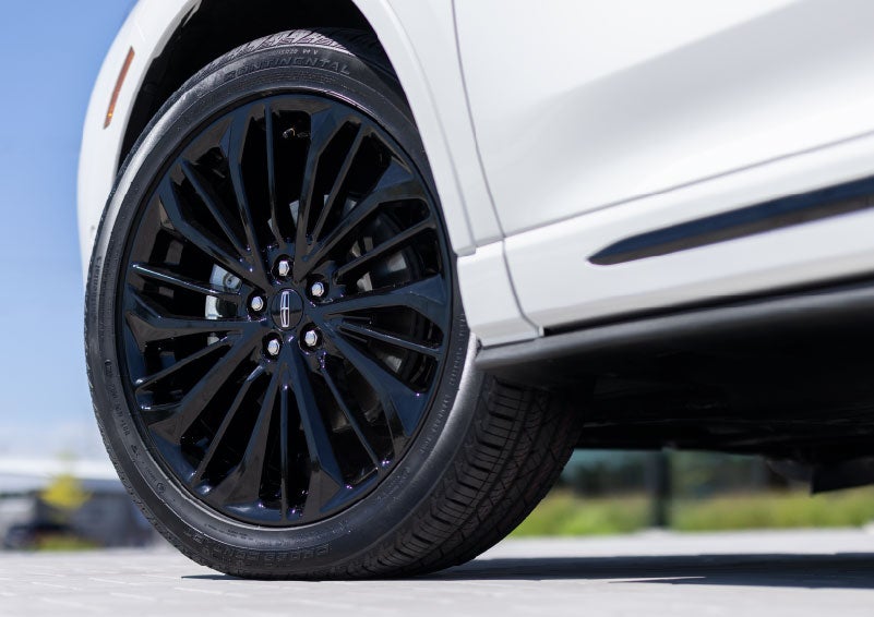 A stylish 20-inch black aluminum wheel of the available Jet Appearance Package is shown. | Parks Lincoln of Gainesville in Gainesville FL