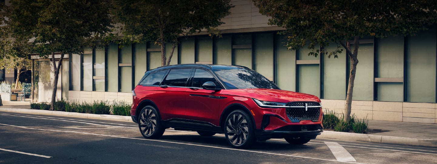 A 2025 Lincoln Nautilus® SUV with an available hybrid powertrain is parked in an urban setting. | Parks Lincoln of Gainesville in Gainesville FL