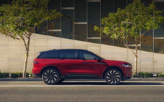 A 2026 Lincoln Nautilus® SUV with an available Hybrid Powertrain is parked in an urban setting. | Parks Lincoln of Gainesville in Gainesville FL