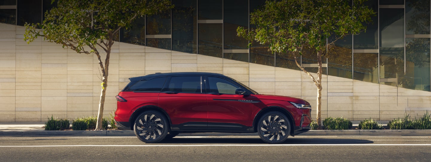 A 2026 Lincoln Nautilus® SUV with an available Hybrid Powertrain is parked in an urban setting. | Parks Lincoln of Gainesville in Gainesville FL