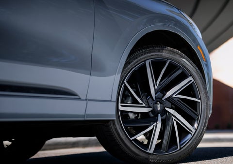 The wheel of the 2027 Lincoln Aviator® Black Label™ SUV is shown slightly angled out. | Parks Lincoln of Gainesville in Gainesville FL