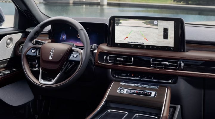 The backup camera of the 2027 Lincoln Aviator® SUV is displayed on screen. | Parks Lincoln of Gainesville in Gainesville FL